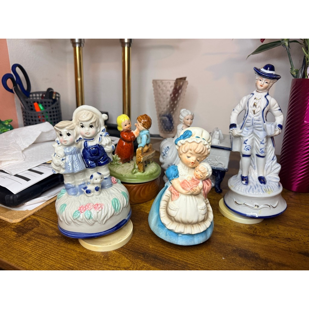 Vintage wind up musical Man woman piano boy girl baby 5 pieces 4 musical - Picture 11 of 16